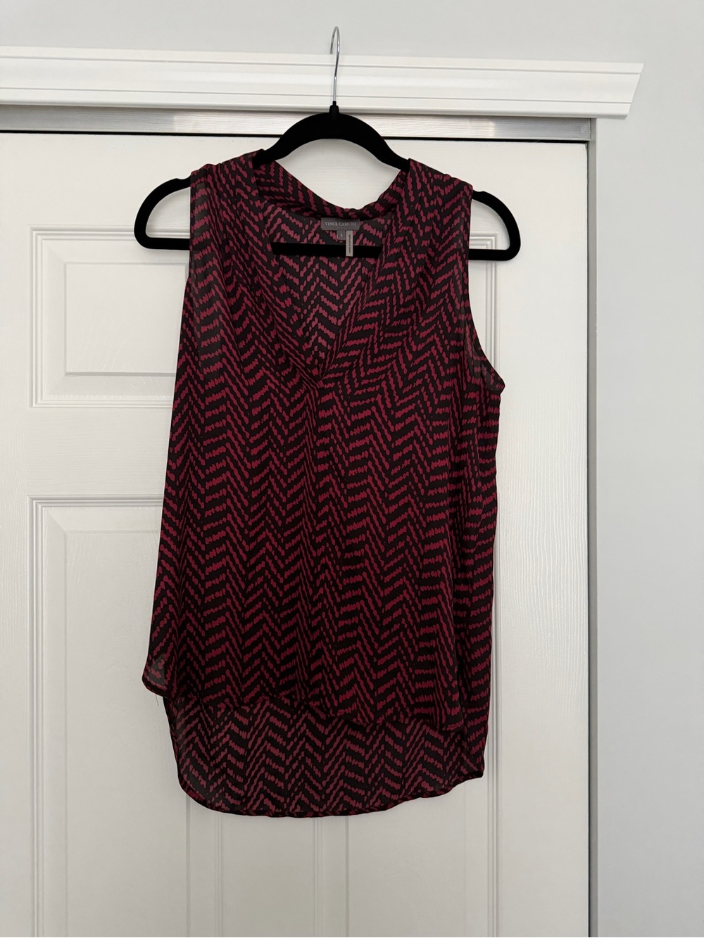 Sleeveless V-Neck Patterned Top - Pink/red & Black